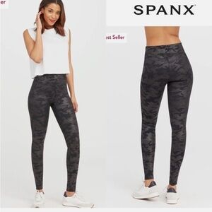 SPANX Faux Leather Camo Leggings Pants Size S Casual Black Gray Matte Date Night
